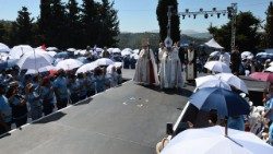 Patriarch Rai feiert die WJT-Messe in Bzommar