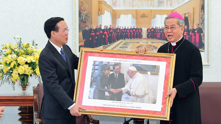 Vietnamský prezident Vo Van Thuong při setkání s biskupskou konferencí
