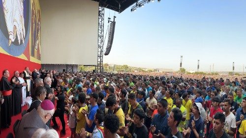 Плоды ВДМ: 3500 молодых людей решили посвятить себя Богу