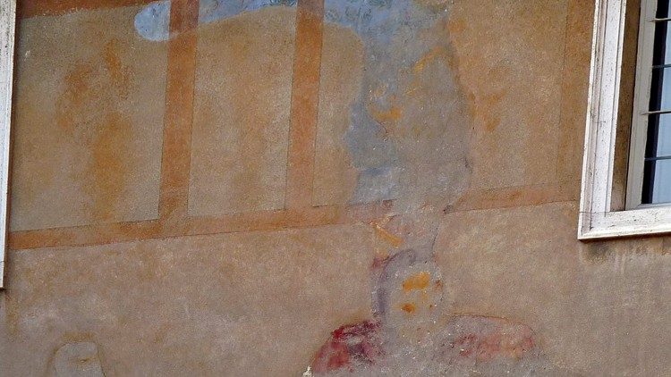 Stato attuale degli affreschi superstiti nel Cortile