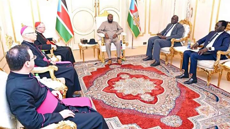 दक्षिणी सूडान के राष्ट्रपति से मुलाकात करते कार्डिनल परोलिन