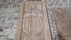 Lászai János kanonok síremléke a római Santo Stefano Rotondo bazilikában    