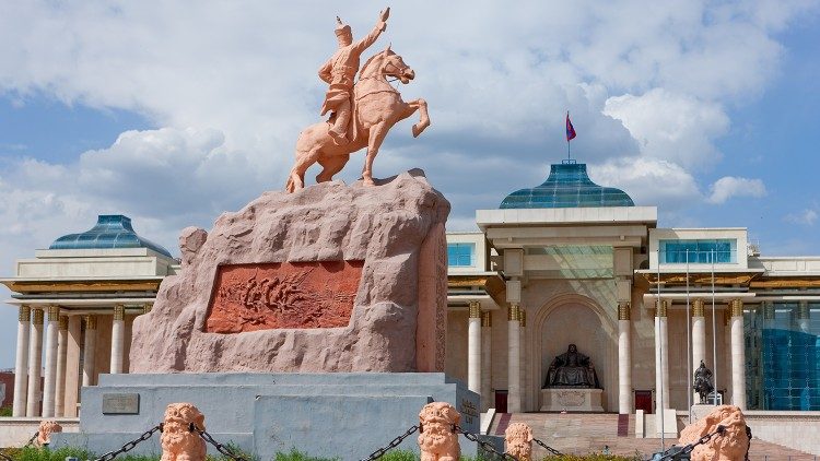 La Sukhbaatar Statue en Ulán Bator, Mongolia