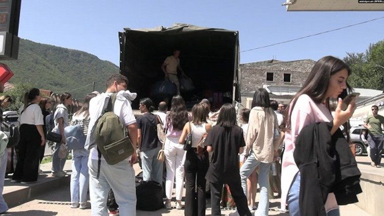 2023.08.23 Artsakh. Secondo gruppo di giovani riescono a trasferirsi in Armenia