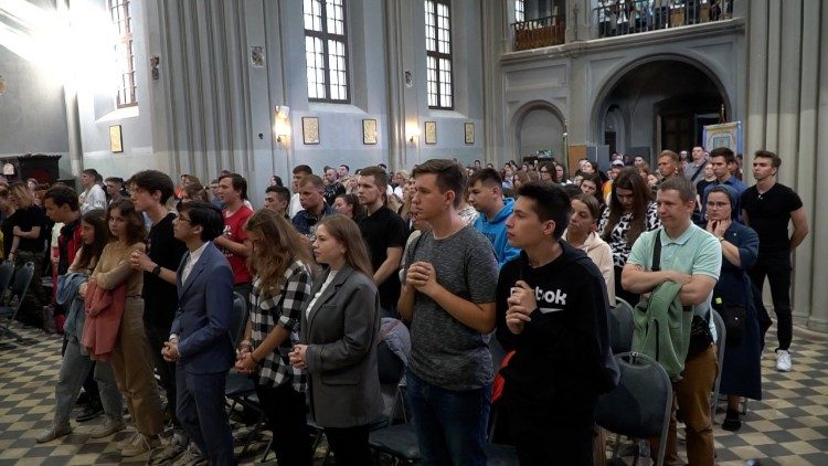 Missa no Encontro da Juventude Católica na Rússia