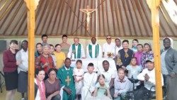 Credincioși catolici din Mongolia, după o celebrare euharistică