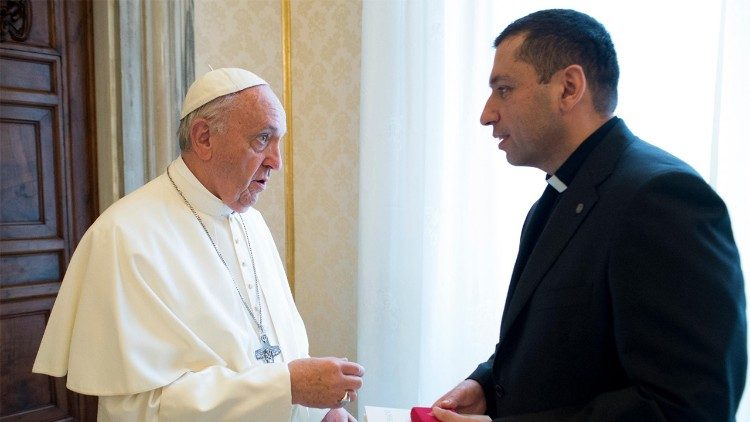 P. Antuan Ilgit SJ při setkání s papežem Františkem ve Vatikánu