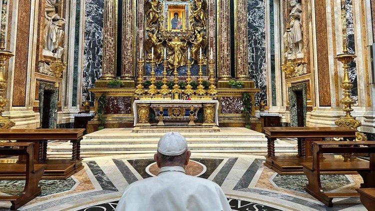 Pope Francis prays in front of the icon of the Virgin Mary
