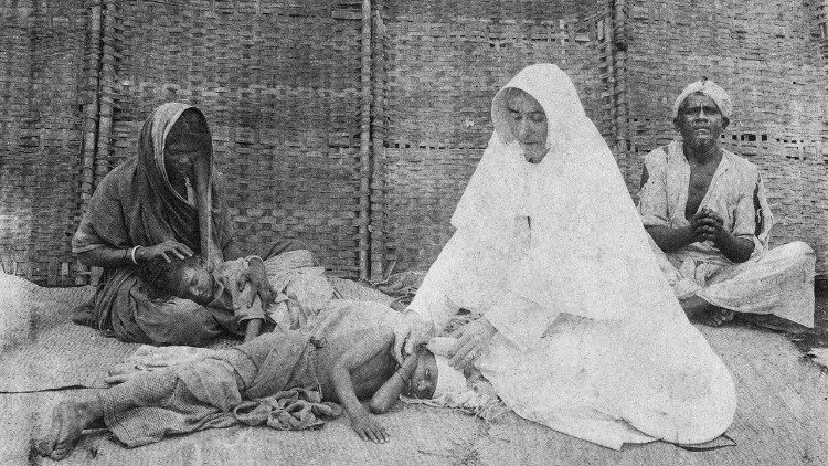 Sơ Mary Glowrey chăm sóc người bệnh ở Guntur, Ấn Độ vào năm 1925
