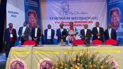 Des conférenciers et participants au 2è Symposium international sur Mgr Munzihirwa, à Bukavu (RD Congo), du 31 août au 3 septembre 2023.