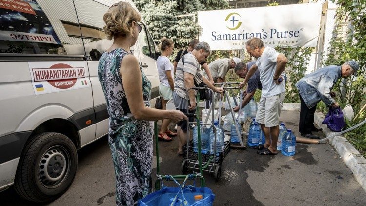Aiuti per l'emergenza acqua di Stop The War Now a Mykolaiv (Ucraina)