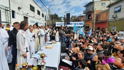 Argentina: Sacerdotes villeros celebran misa por el Papa 