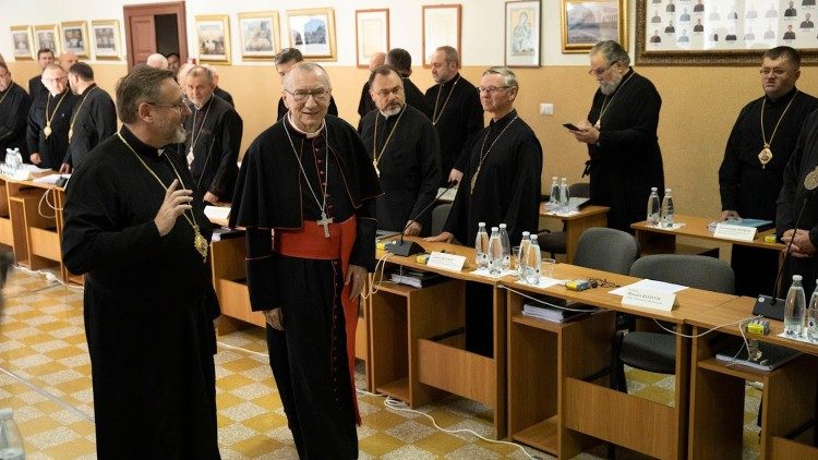 El cardenal Pietro Parolin, Secretario de estado junto a Su Beatitud Sviatoslav Shevchuk, jefe de la Iglesia greco-católica ucraniana