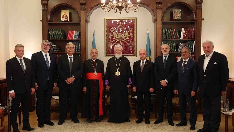 2023.09.06 Riunione capi ecclesiastici e politici per l'Artsakh Aram I Patriarca Minassian