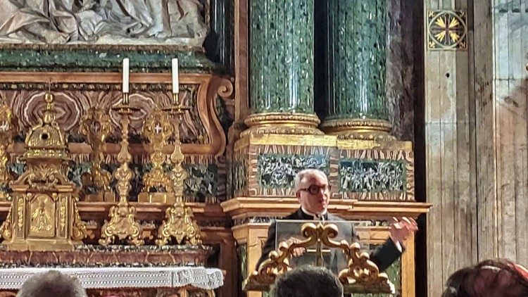 Don Alessio Geretti durante il suo intervento