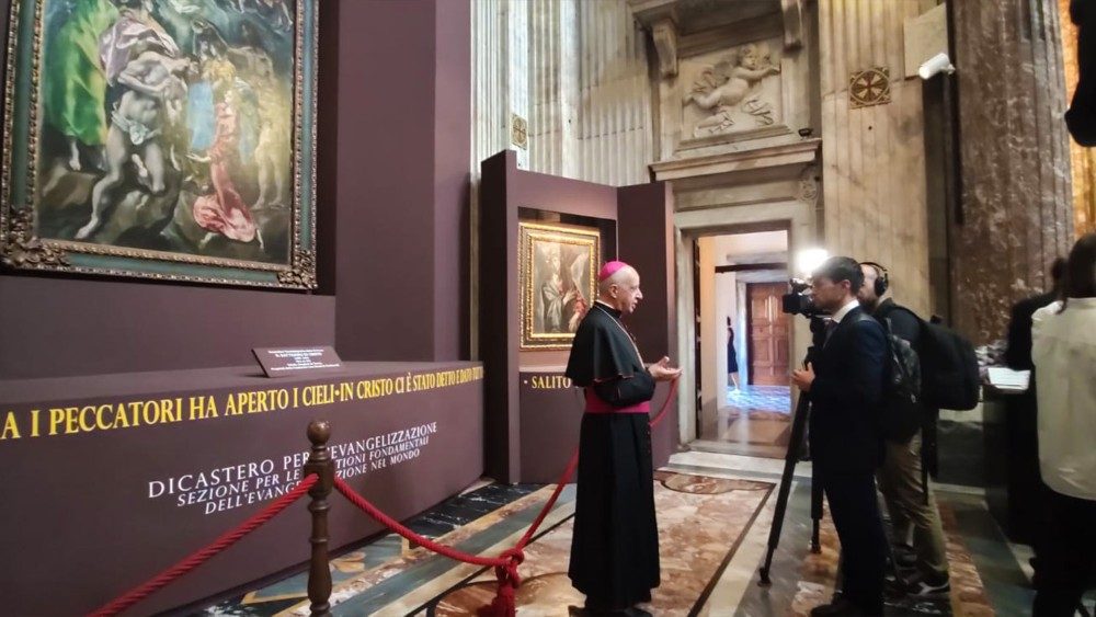 Monseñor Rino Fisichella en la exposición de pinturas de El Greco 