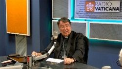O núncio apostólico nos Estados Unidos, dom Christophe Pierre, na Rádio Vaticano