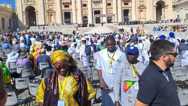 Des pèlerins sénégalais participant à l’édition 2023 du pèlerinage aux lieux saints de la chrétienté catholique