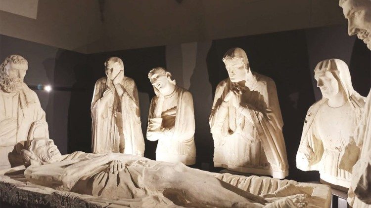 Oplakávání mrtvého Krista - vápenec původně polychromovaný - Mistr svaté Anastázie - Museo Civico di Villa Carlotti - Caprino Veronese - VR - 14. stol.