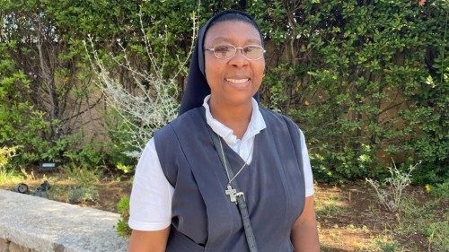 “Consacrata per il prossimo”: una suora medico ridà speranza a malati e migranti