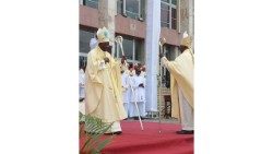 Deux nouveaux évêques auxiliaires ordonnés en RD Congo