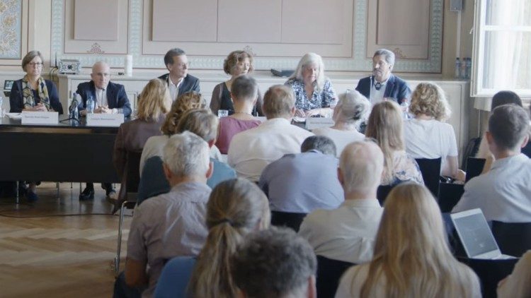 Un momento de la rueda de prensa de presentación del informe sobre los abusos sexuales cometidos dentro de la Iglesia católica en Suiza.