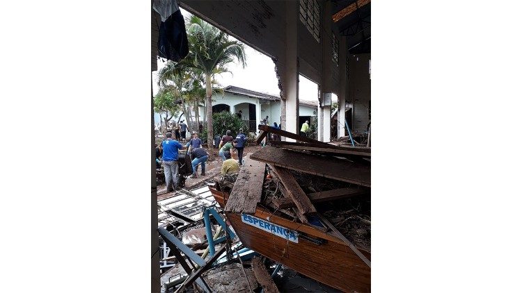 Salão semi-destruido da Igreja N. Sra. Dos Navegantes-Arroio do Meio -RS