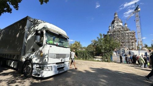O caminhão com as doações enviadas pelo Papa chegando na Ucrânia