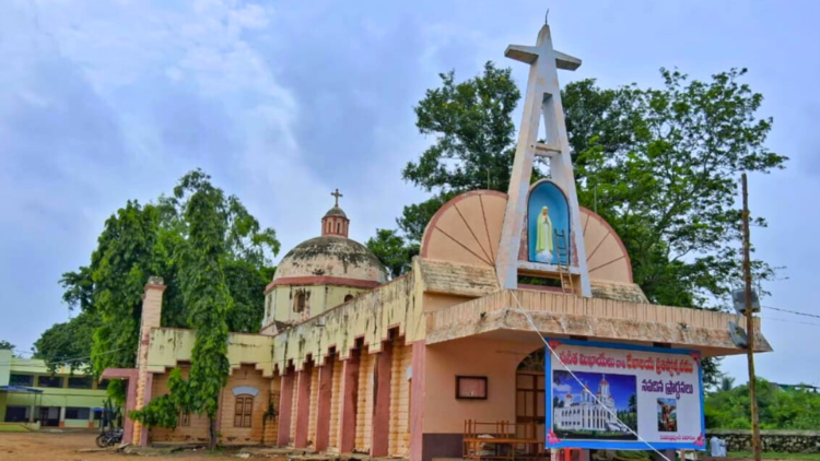 पेडावड्लापुडी, गुंटूर, भारत में संत मिखाएल का पुराना चर्च