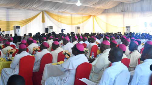 Nigeria: Drei Ordensleute aus Benektinerkloster entführt 