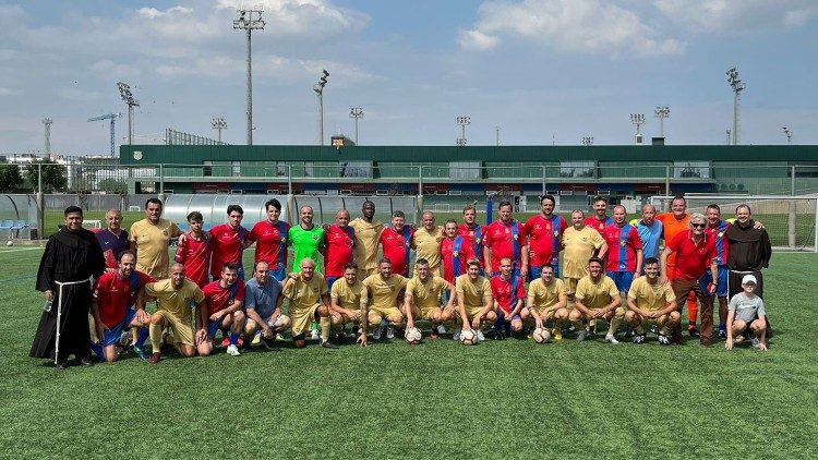 A Ferences Mária Liga csapata a Barcelona öregfiúk csapatával játszott a spanyol labdarúgó klub edzőpályáján