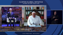 Papst Franziskus spricht per Videoschalte zu den Teilnehmern der "Clinton Global Initiative"  in New York