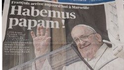 "Habemus papam!" hlásá titulek regionálních novin La Provence