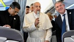 2023.09.22 Viaggio apostolico a Marsiglia – Papa - aereo