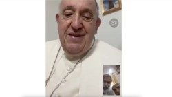 Videohovor pápeža so starou mamou Mons. Koovakada