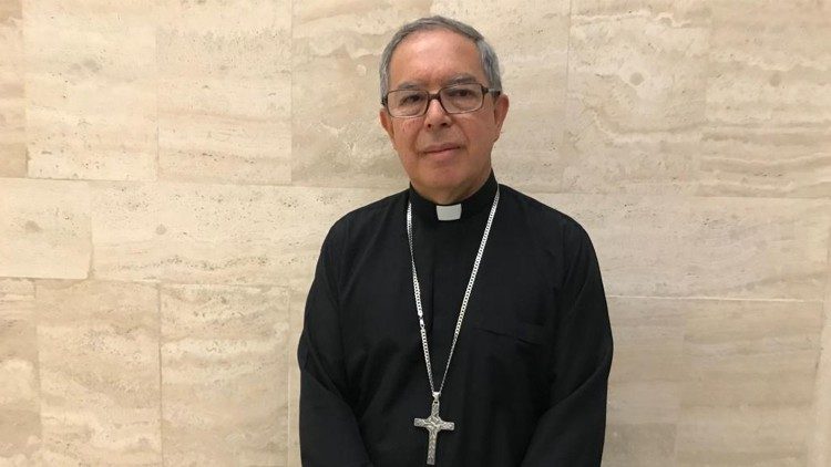 En declaraciones a Radio Vaticana en el mes de julio, Rueda comentaba que, al ser informado, verificó la noticia a través de la web de Vatican News y de inmediato se fue a rezar ante el Sagrario.