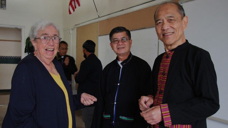 Sister Michaela with two leaders of the Kumhmo community: Manh Phongpopova (right) and Chomkyu Manyporn, president and vice-president of the Kumhmo Pastoral Council respectively.