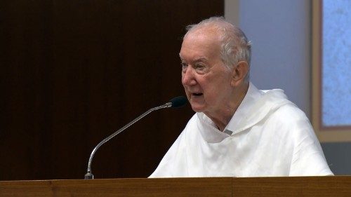Le père Timothy Radcliff, O.P., lors de la retraite spirituelle précédant le synode à Sacrofano.