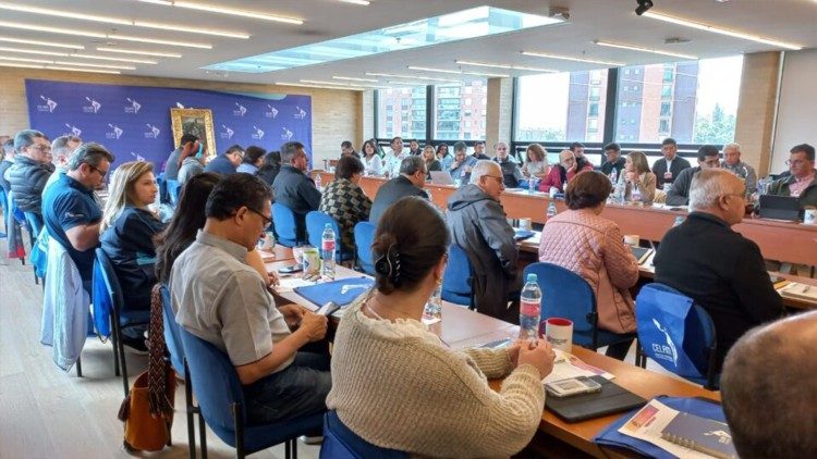 Início do trabalho das Comissões Episcopais de Pastoral Familiar de 18 países da América Latina e do Caribe na sede do Celam em Bogotá.