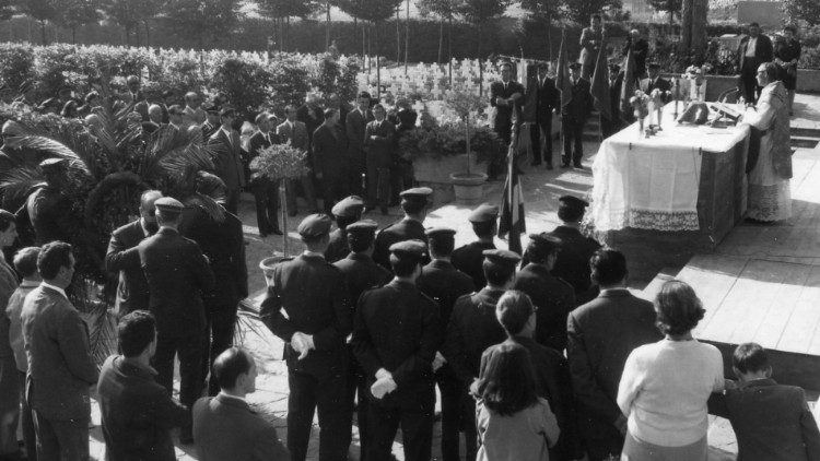 Una celebrazione nel Cimitero delle Vittime del Vajont a Fortogna di Longarone