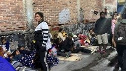 La emergencia humanitaria de los migrantes llegados a México se percibe en las calles repletas de personas que pernoctan en condiciones indignas.