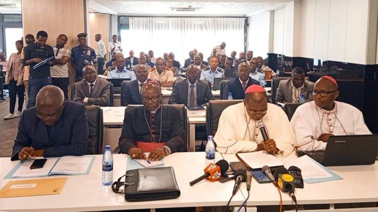Cérémonie de mise sur pied de la commission mixte et six sous-commissions chargées des accords spécifiques, après la signature de l’Accord-cadre entre l’Eglise et l’Etat burundais, à Bujumbura, le 3 octobre 2023.