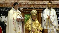 Il cardinale Béchara Boutros Raï tiene l'omelia alla Messa per il Sinodo