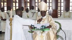 Le cardinal Jean-Pierre Kutwa, archevêque d'Abidjan, au cours de la messe d'ouverture de l'année académique à l’Université Catholique de l’Afrique de l’Ouest - Unité Universitaire d’Abidjan (UCAO-UUA), lundi 9 octobre 2023.
