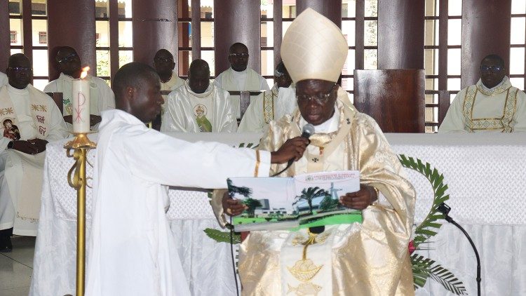 Le cardinal Jean-Pierre Kutwa, archevêque d'Abidjan, au cours de la messe d'ouverture de l'année académique à l’Université Catholique de l’Afrique de l’Ouest - Unité Universitaire d’Abidjan (UCAO-UUA), lundi 9 octobre 2023.
