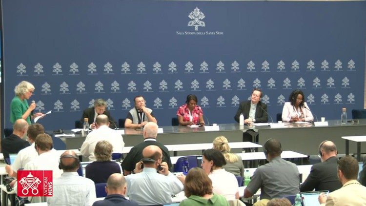 The briefing in the Vatican Press Office