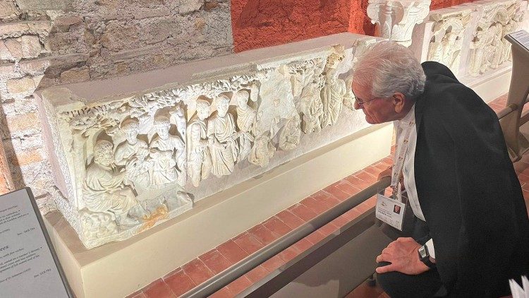 Visita al Museo con i sarcofagi del V secolo