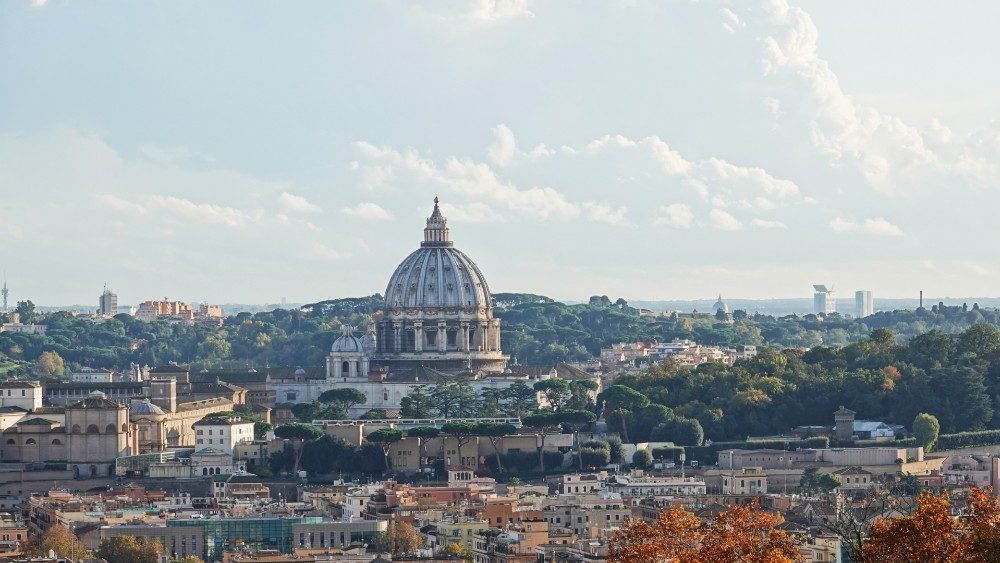 Panorama de Roma, con la Basílica de San Pedro al centro.