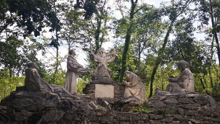Il gruppo di sculture nel bosco a pochi passi dal santuario di Santa Maria della Foresta, a Rieti, che ritrae San Francesco d'Assisi e alcuni compagni. E' una delle visite delle Giornate Fai d'autunno