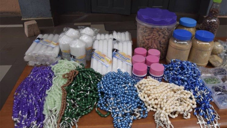 A sample of Rosaries and other products made by some of the associations.